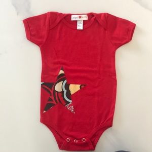 Jasper Hearts Wren Baby Onesie 6-12 M